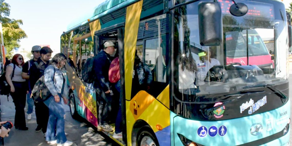 Realiza programa HBus 100 mil traslados gratuitos a estudiantes universitarios