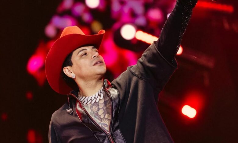 Eduin Caz, de Grupo Firme, rompe pantalla en festival colombiano