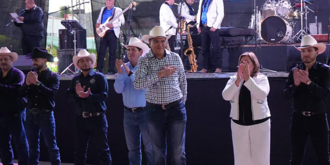 Ramón Flores asiste al arranque de las fiestas tradicionales de Sahuaripa en honor a la Virgen de Guadalupe.