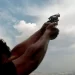 Disparar al aire es un delito y pone vidas en riesgo