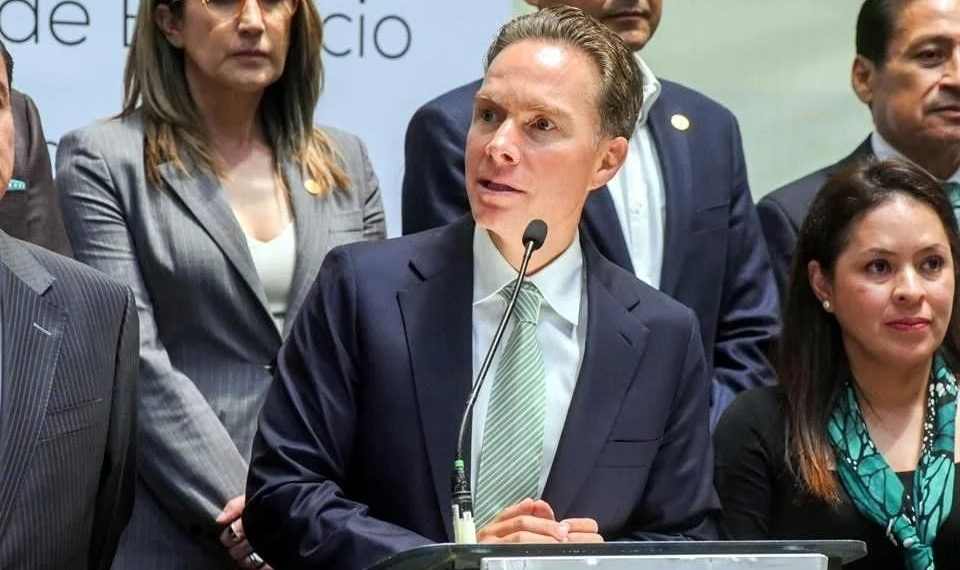 Defiende Manuel Velasco la ‘Ley Esposa’