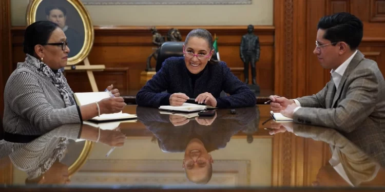 Sheinbaum dialoga con papa León XIV en día de la Virgen de Guadalupe; formaliza la invitación a México