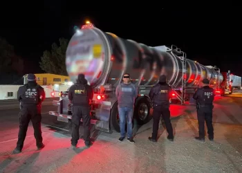 Decomisan tráiler con huachicol al norte de Sonora