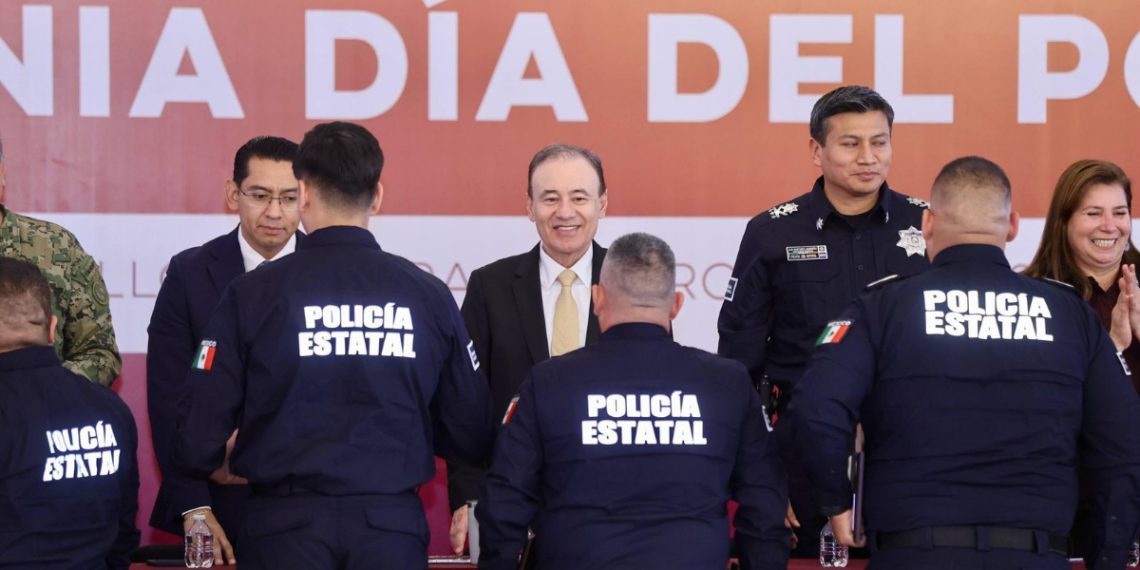 Gobernador Durazo duplica estado de fuerza con más patrullas y reconoce a policías en su día