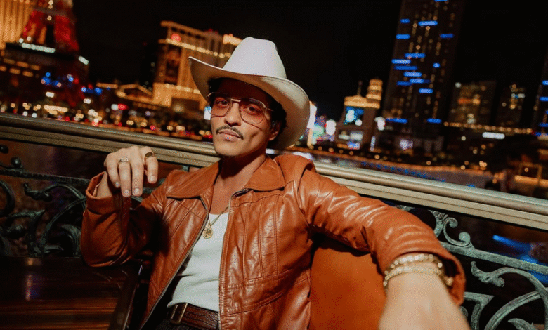 Bruno Mars rompe el silencio y revela la portada de su nuevo álbum solista tras casi una década