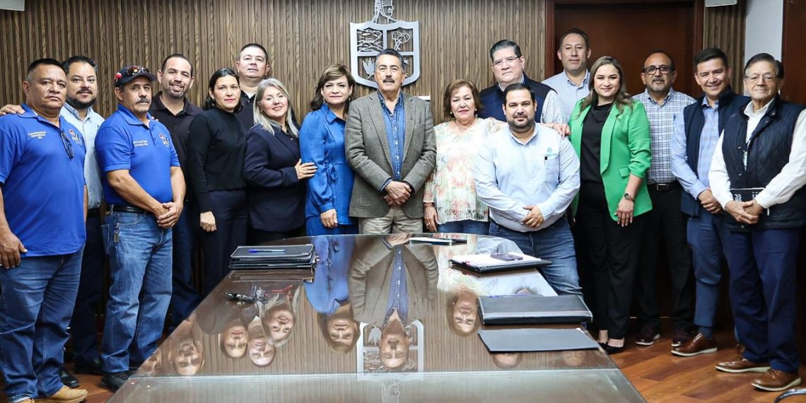Avala Lamarque Cano firma de contrato colectivo entre OOMPASC Y SUTOC