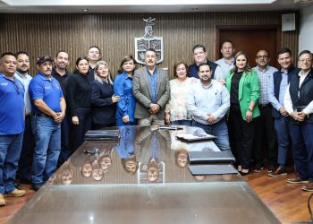 Avala Lamarque Cano firma de contrato colectivo entre OOMPASC Y SUTOC