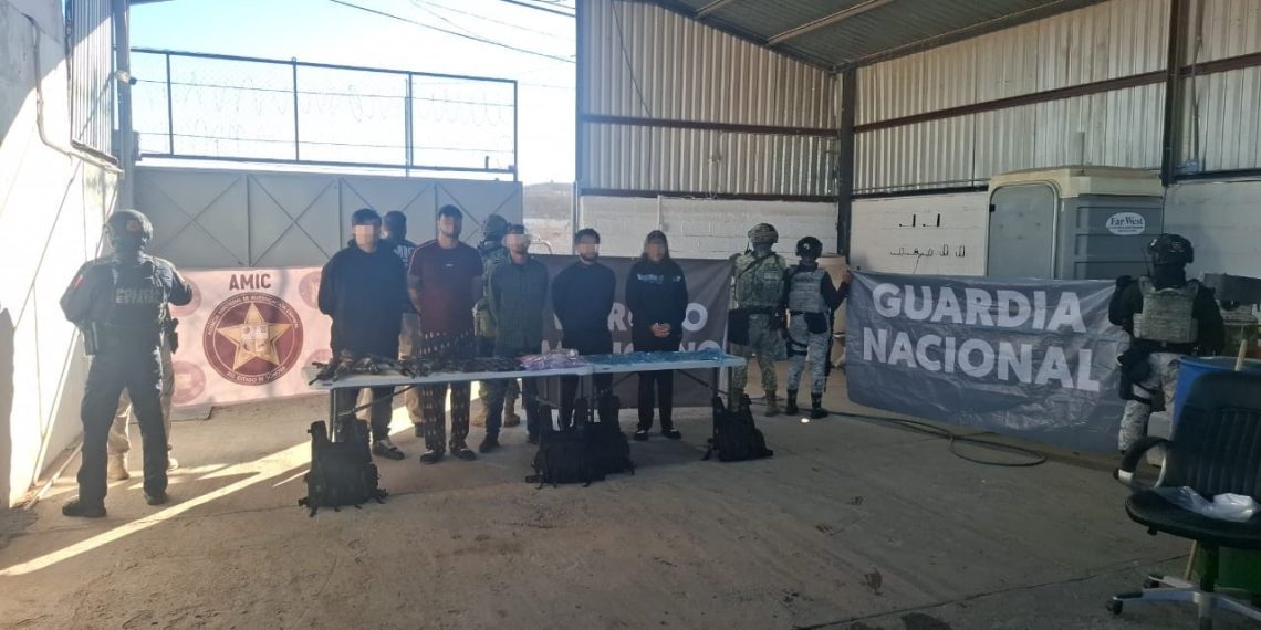 Mesa Estatal de Seguridad asegura armamento, narcóticos y detiene a siete personas en Pitiquito