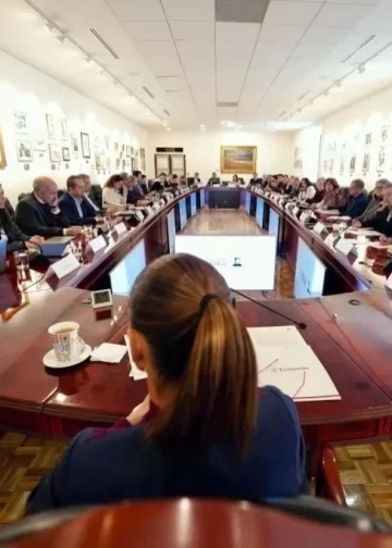Se reúne Sheinbaum con economistas en Palacio Nacional