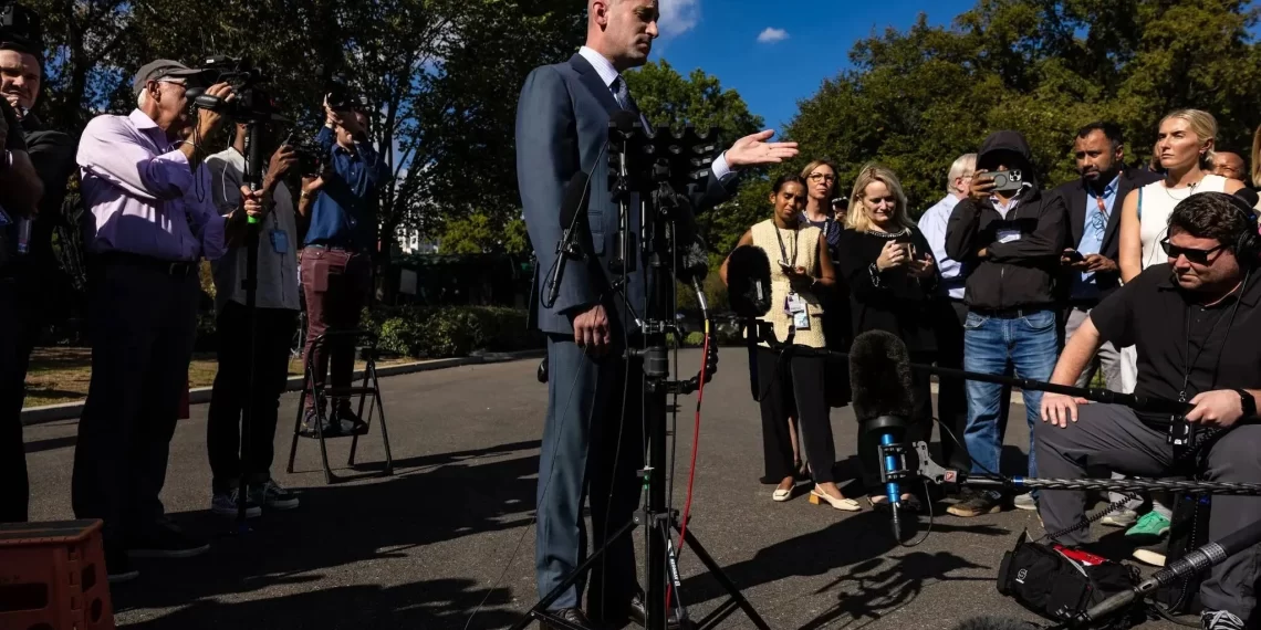 Stephen Miller afirma que Estados Unidos tiene derecho a tomar posesión de Groenlandia