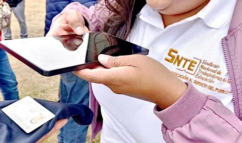 Afilia SNTE a Morena a 1.2 millones de maestros