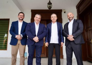 Gobernador Durazo atrae interés de empresa minera australiana para comercializar por el Puerto de Guaymas