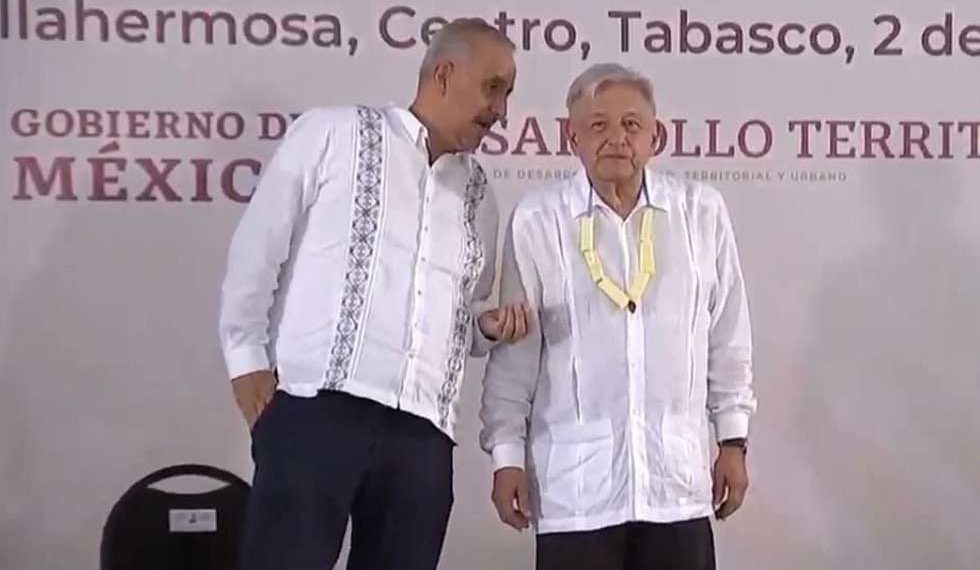 Promete AMLO sueldo base a maestros, soldados, marinos