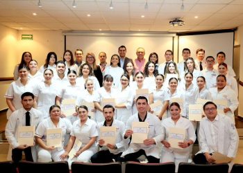 Culminan 36 estudiantes de enfermería, odontología, nutrición y medicina su servicio social en Isssteson