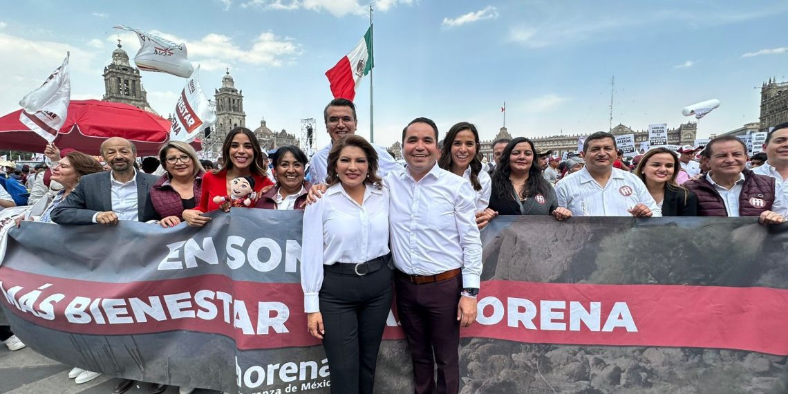 Acompañan Lorenia Valles y Heriberto Aguilar al arranque de campaña de Claudia Sheinbaum en el zócalo de la capital del país