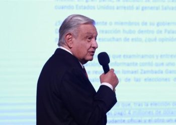 Bajan mañanera donde AMLO exhibió datos de periodista de NYT