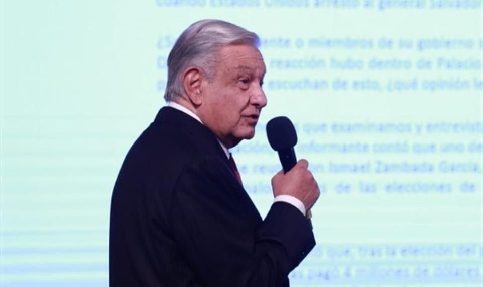 Bajan mañanera donde AMLO exhibió datos de periodista de NYT