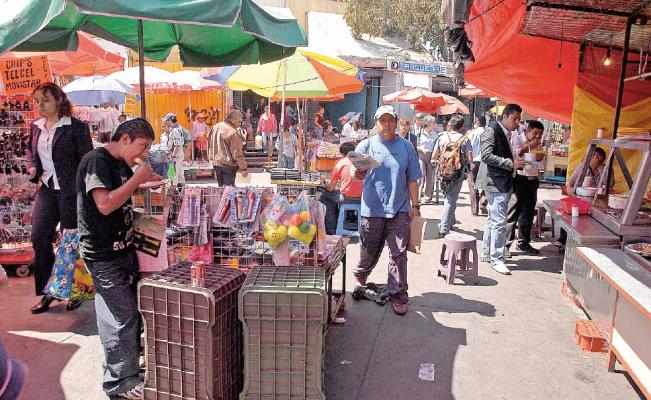 Cae desempleo, pero aumenta informalidad en México: Inegi