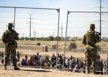 Rompe México récord de arrestos migrantes tras presión de EU