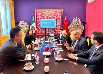 Gobernador sostiene encuentro con directivos de empresa generadora de energías limpias
