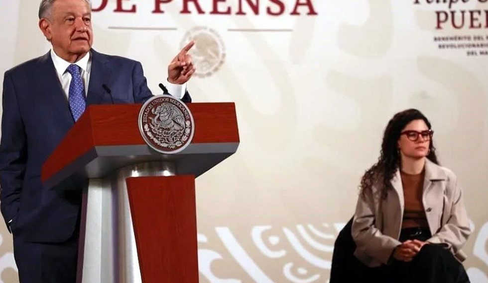 Propuse reformas porque hay elecciones, reconoce AMLO