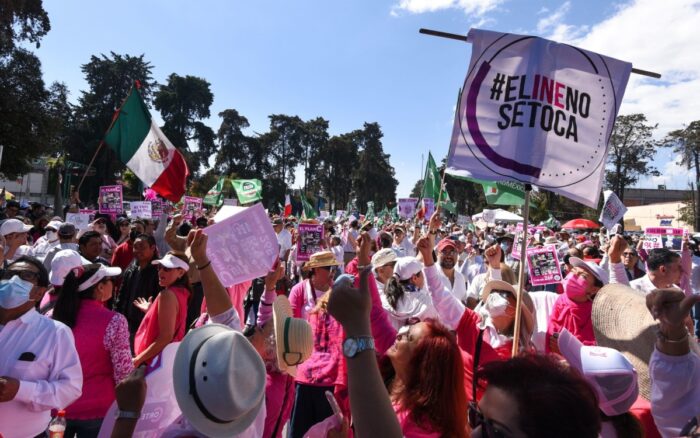 'Marcha por Nuestra Democracia' es para defender corrupción: AMLO