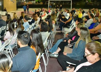 Imparte DIF plática “Disfrutando Ser Padres” en Colegio Larrea