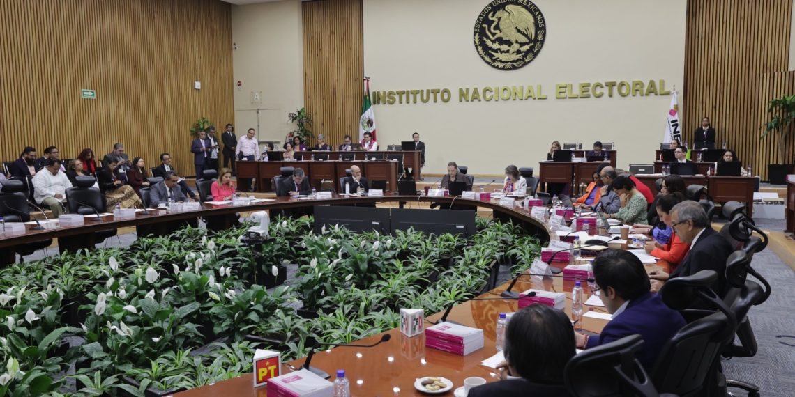 Perfila INE a Adriana Pérez Cañedo y Alejandro Cacho como moderadores del Segundo Debate Presidencial