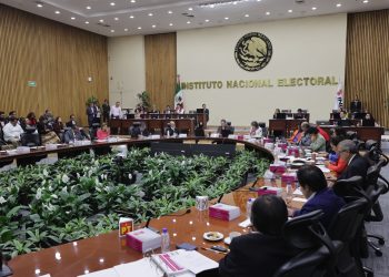 Perfila INE a Adriana Pérez Cañedo y Alejandro Cacho como moderadores del Segundo Debate Presidencial