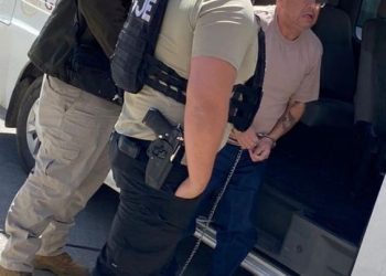 Trasladan a prófugo de la justicia de los Estados Unidos