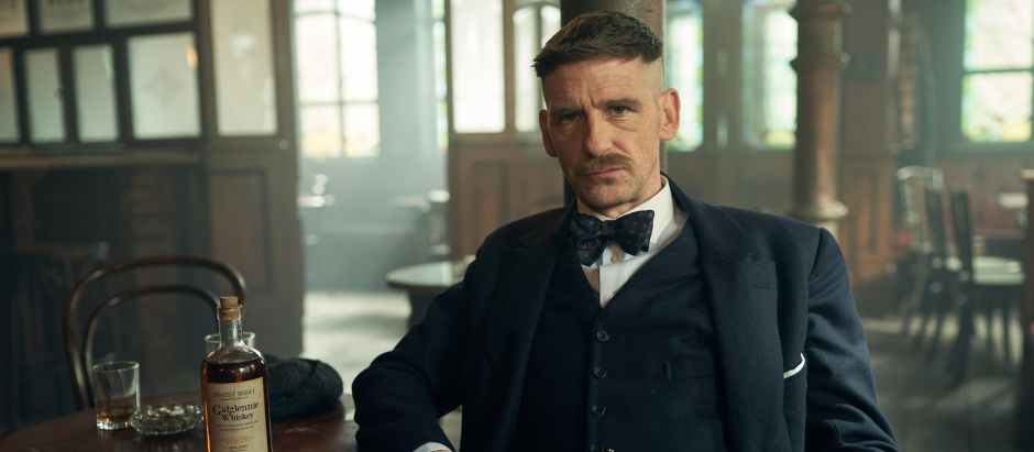 Actor de exitosa serie 'Peaky Blinders' es aprensado por posesión ilegal
