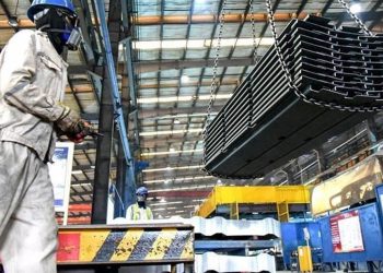 Economía de EU creció más de lo esperado al cierre de 2023