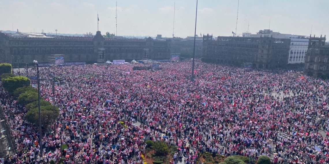 Marcha por la Democracia desborda Zócalo capitalino