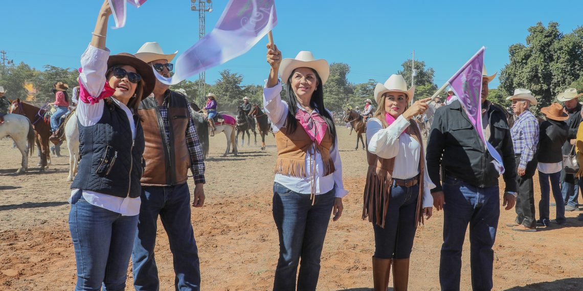 Participan diputadas y diputados en la “14 Cabalgata con Aroma de Mujer”