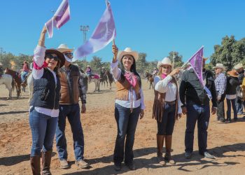 Participan diputadas y diputados en la “14 Cabalgata con Aroma de Mujer”