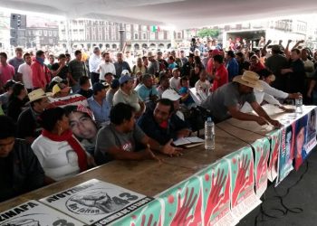 Abogados de los padres de los 43 normalistas son “corruptos”: AMLO