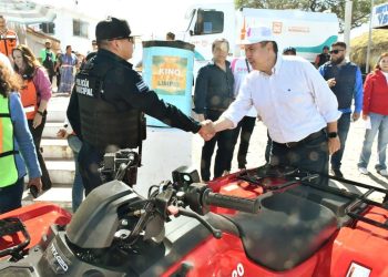 Arranca Antonio Astiazarán operativo de limpieza para Semana Santa en Bahía de Kino