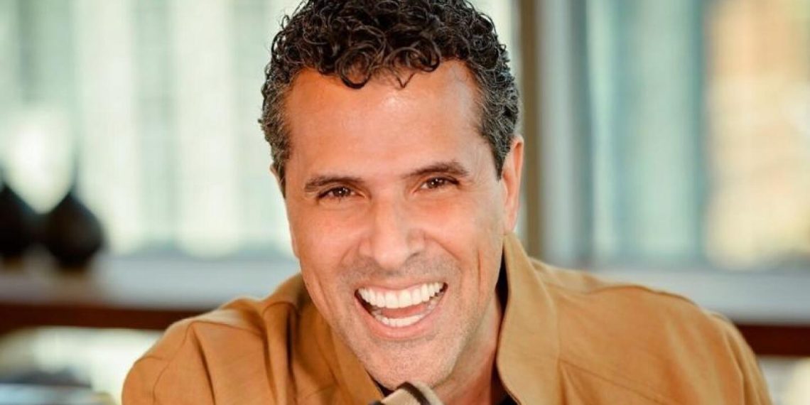 Marco Antonio Regil se suma a Radio Fórmula en relevo de Javier Poza