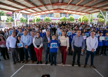 Entrega Gobierno de Sonora tabletas electrónicas y mobiliario en escuelas de nivel básico
