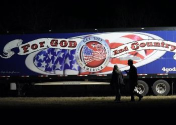 Caravana antimigrante protesta en frontera con México