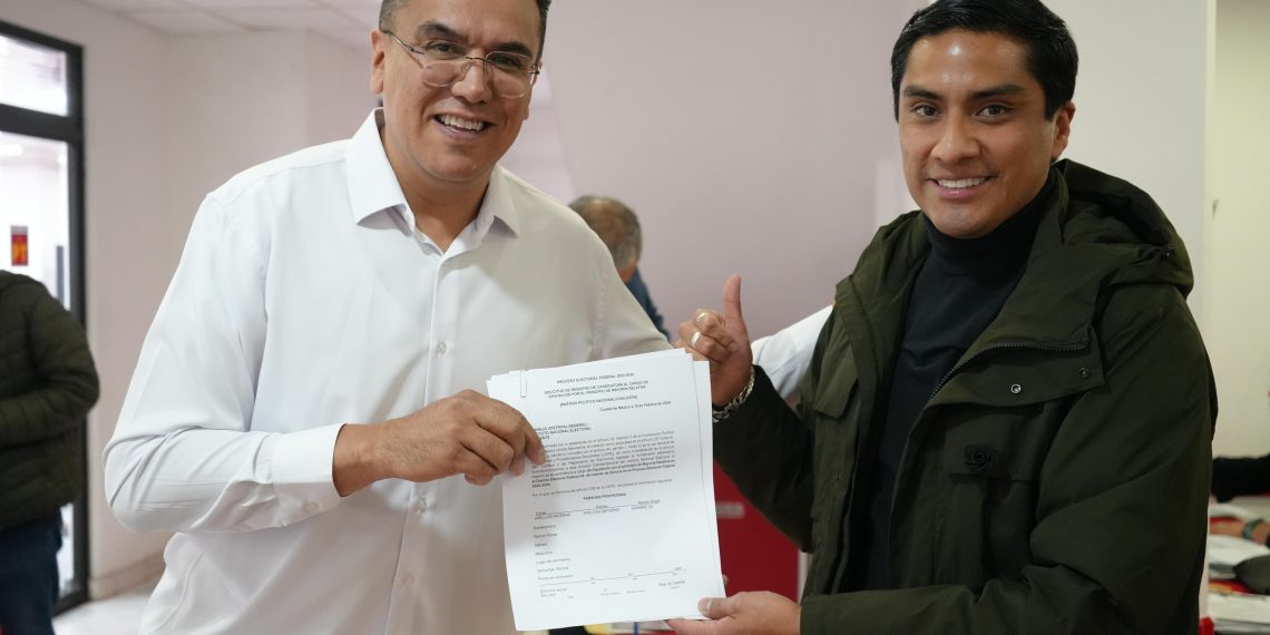 Se registra Ramón Flores a candidato al 04 Federal