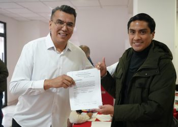 Se registra Ramón Flores a candidato al 04 Federal