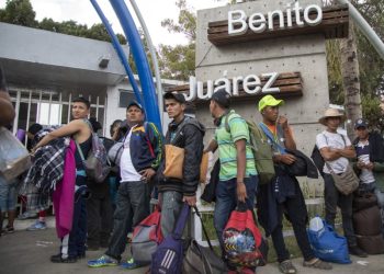 Migrantes rechazan apoyo mensual de 110 dólares de México