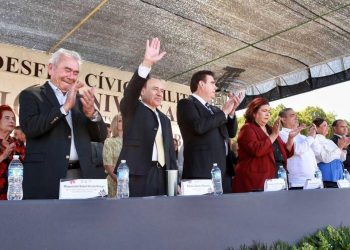 Atestigua gobernador desfile conmemorativo del 167 aniversario de la gesta heroica de Caborca