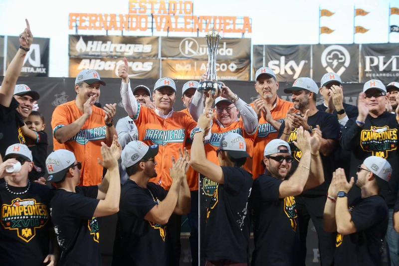Festeja Gobernador Durazo junto a Club Naranjeros