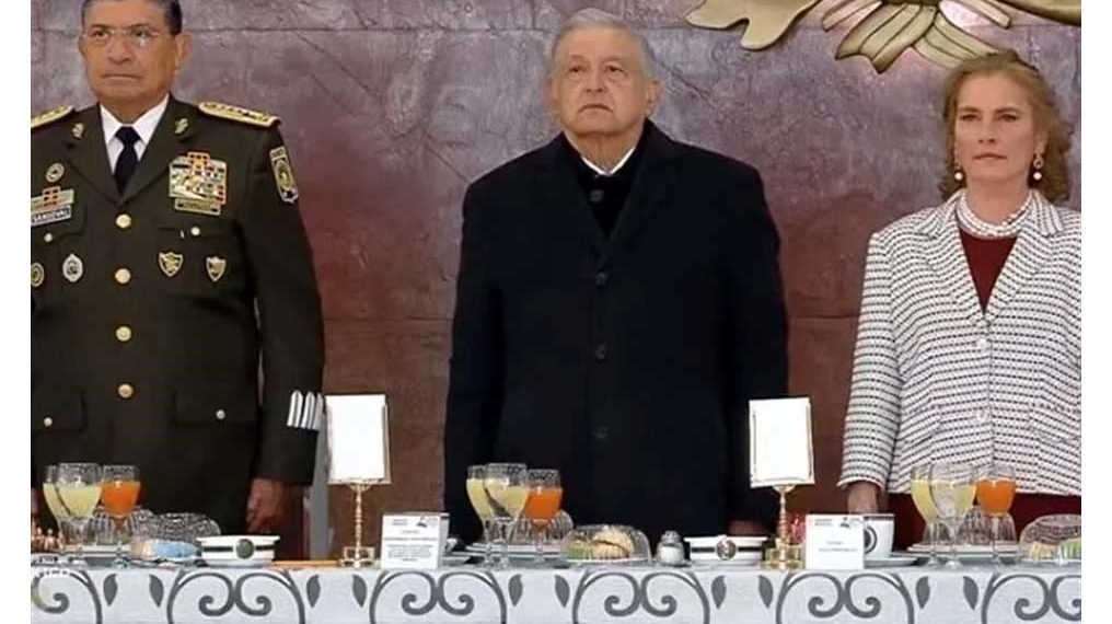 Encabeza AMLO su último Día del Ejército