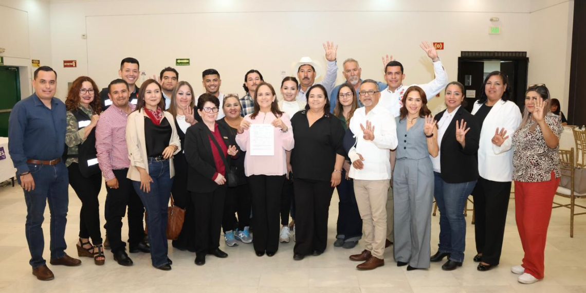 Va Karla Córdova por la reelección