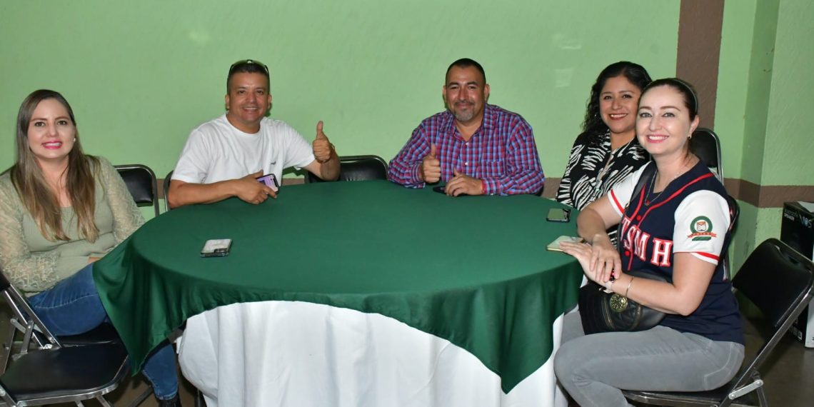 Se suman autoridades municipales al festejo por el Día del Recolector