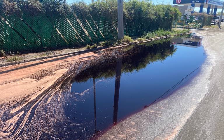 Brota fuga de aguas negras con sangre en el Parque industrial