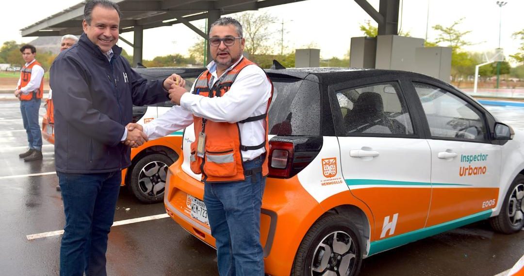 Avanza Toño Astiazarán con vehículos eléctricos para equipar áreas de atención a hermosillenses